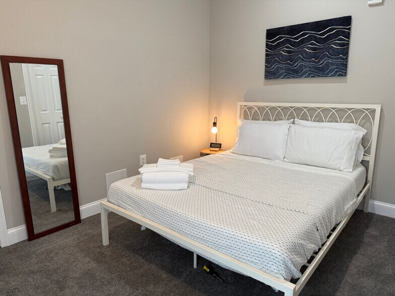 Building Photo - 3429 Chestnut Ave