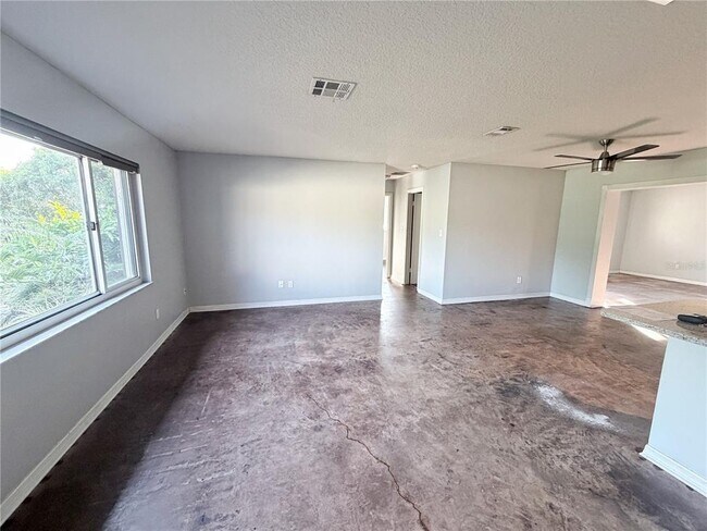 Building Photo - 912 Carvell Dr