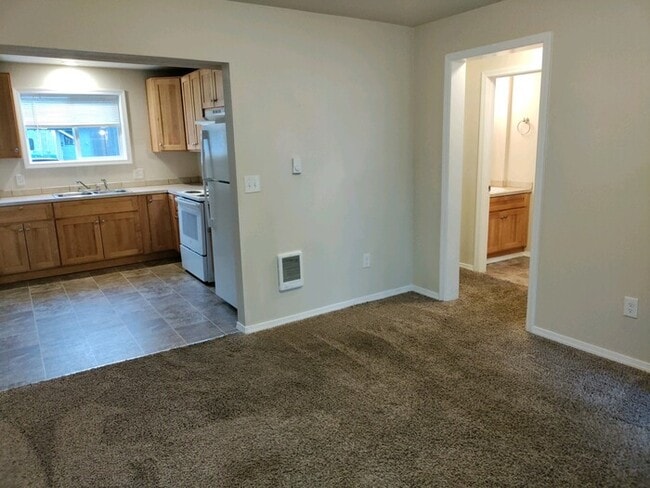 Building Photo - 1221 W Franklin St