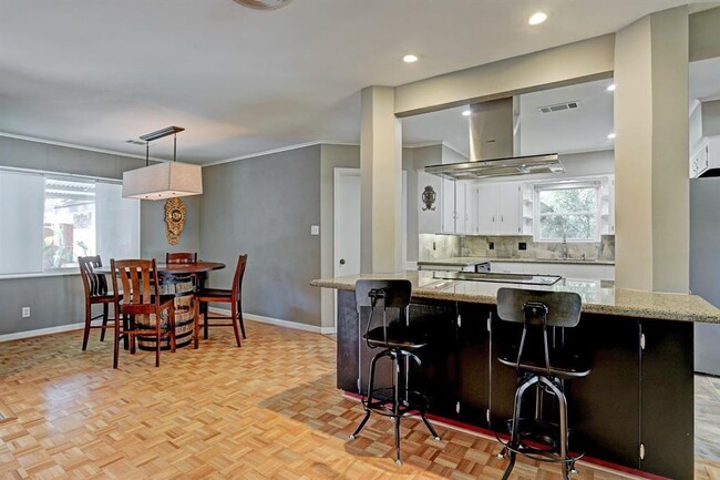 Building Photo - 10115 Moorberry Ln