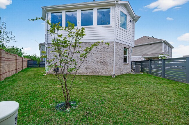 Building Photo - 15174 Post Oak Fls Dr