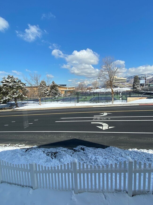 Building Photo - 4049 Taylor Ave