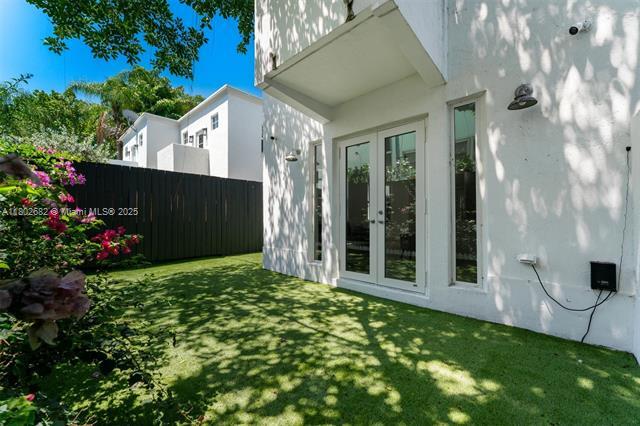 Building Photo - 3125 Paola Dr