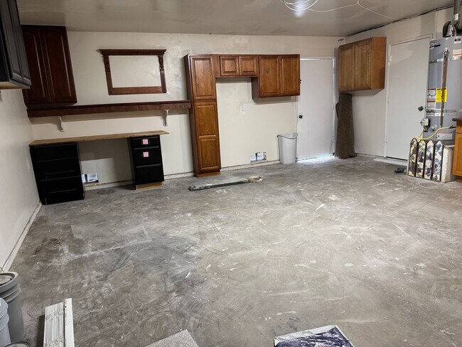Building Photo - Apple Valley- Four Plex- 2 Bedrooms, 2 Bat...