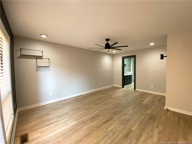 Building Photo - 517 Apple Ln