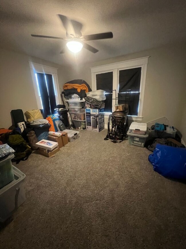 Building Photo - **Hawthorne Place** Pet Friendly 5 Large Bedrooms 2 Full Baths!