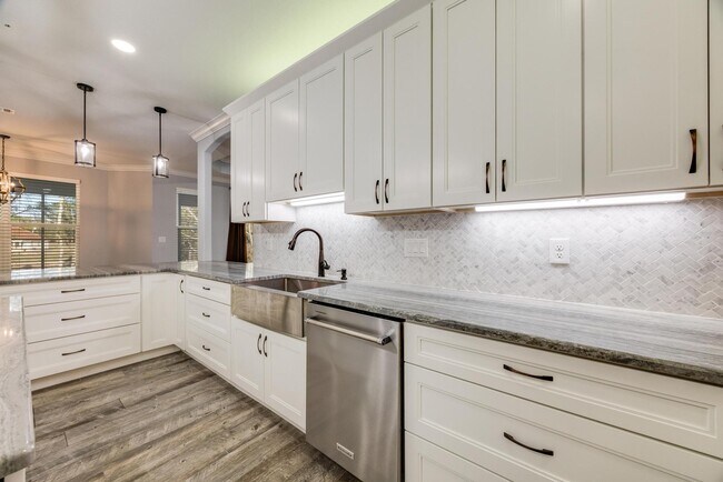 Building Photo - 1148 Sioux Cir