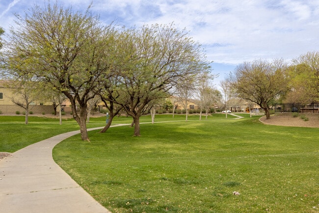 Building Photo - 4Bed/2.5 Bath Home in Maricopa! $1499 MOVE...