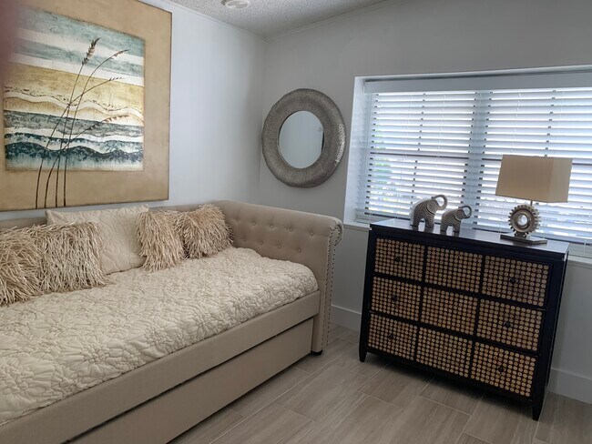 Building Photo - 55 Boca Chica Rd