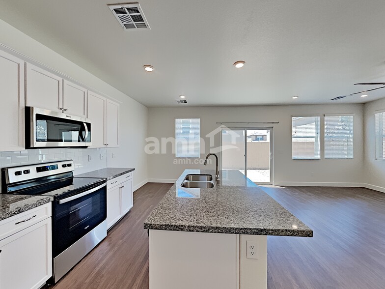 Building Photo - 1509 Garden Swing Ave