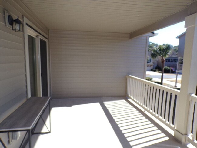 Building Photo - 4 Bedroom Townhome Located In Allenwood