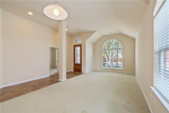Building Photo - 2405 Speidel Dr