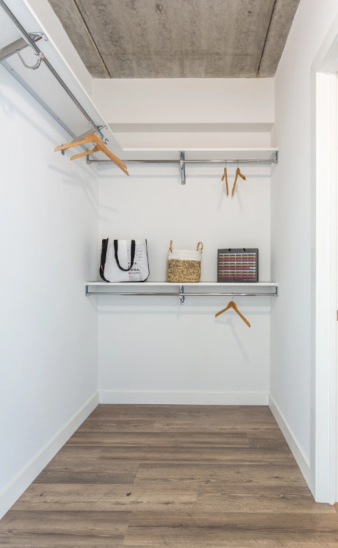 Building Photo - 754 W Sheridan Rd