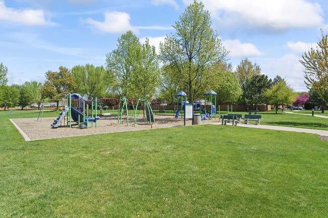 Building Photo - 3589 N Chatterton Way