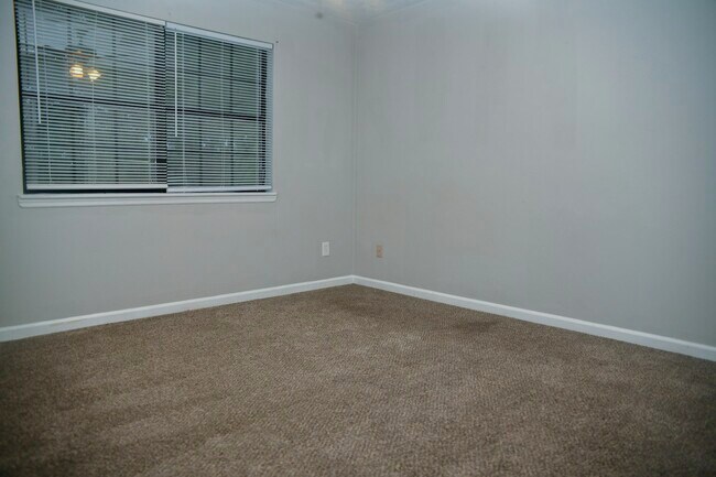 Building Photo - 4889 Old Bainbridge Rd