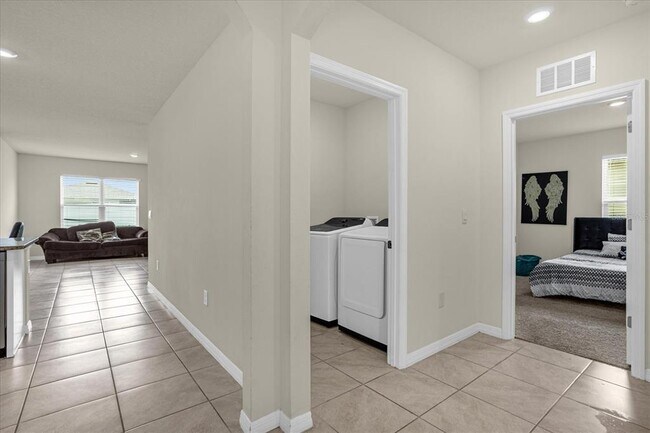 Building Photo - 1842 Egret Meadows Ave