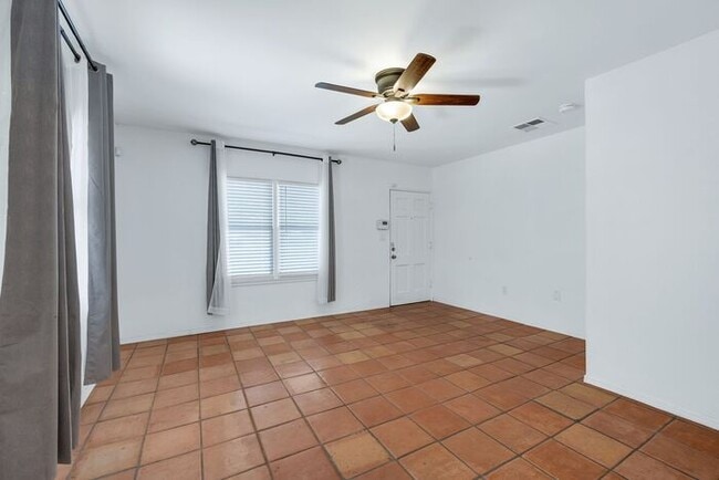 Building Photo - Charming home located in a highly convenient central Phoenix area
