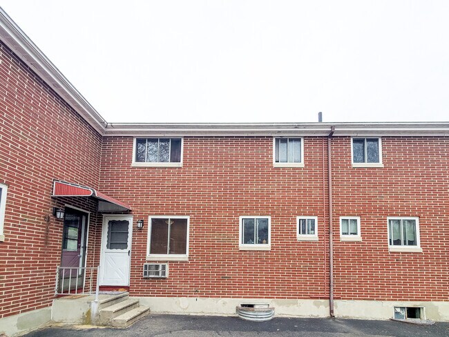 Building Photo - 89 Wilson Dr