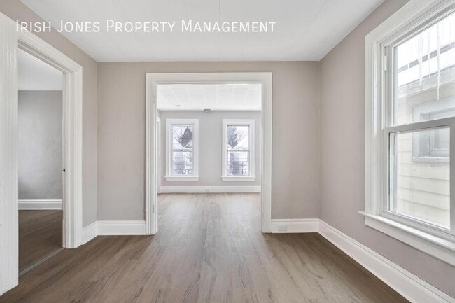 Building Photo - 105 Howell St