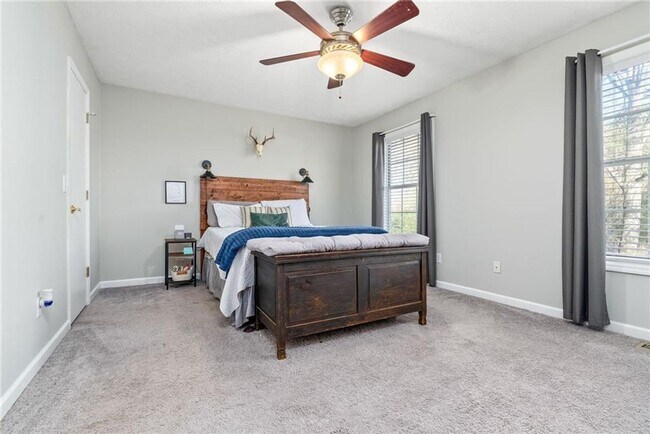 Building Photo - 1096 Chinook St