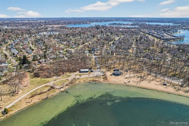 Building Photo - 4171 Mapleleaf Rd