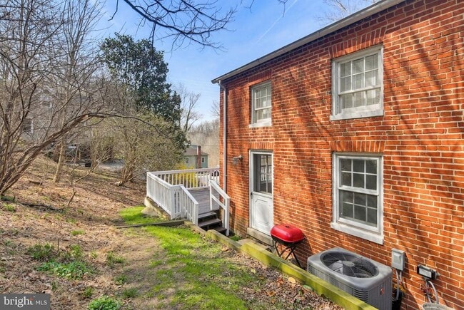 Building Photo - 947 Oella Ave