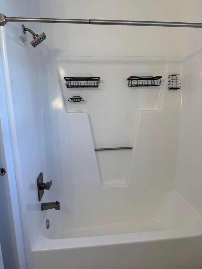 Building Photo - Beautiful 2-Bedroom 1.5 Bathroom Home in Elizabethtown School District!