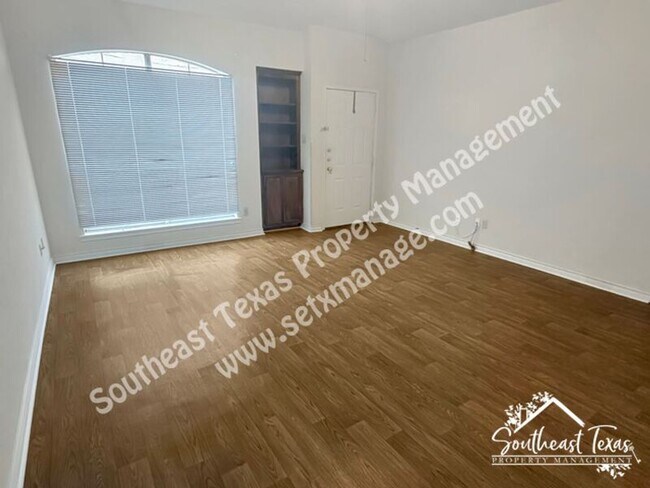 Building Photo - 30 Stephens Ln