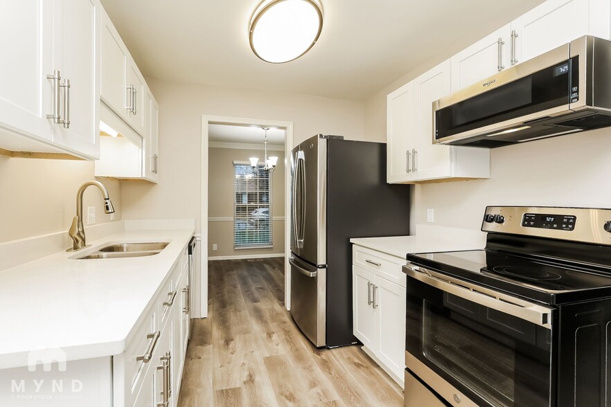 Building Photo - 3277 Towne Village Rd