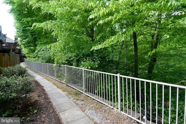 Building Photo - 5433 Grove Ridge Way