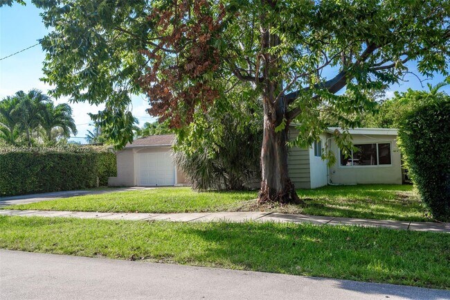 Building Photo - 8475 SW 43rd St