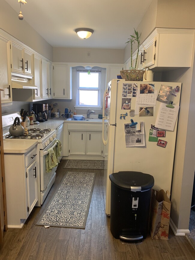 Building Photo - Bluemound Townhomes Unit 12115