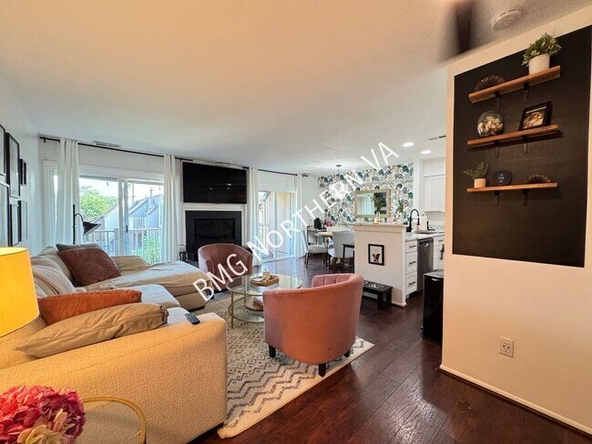 Building Photo - 8056 Pantano Pl