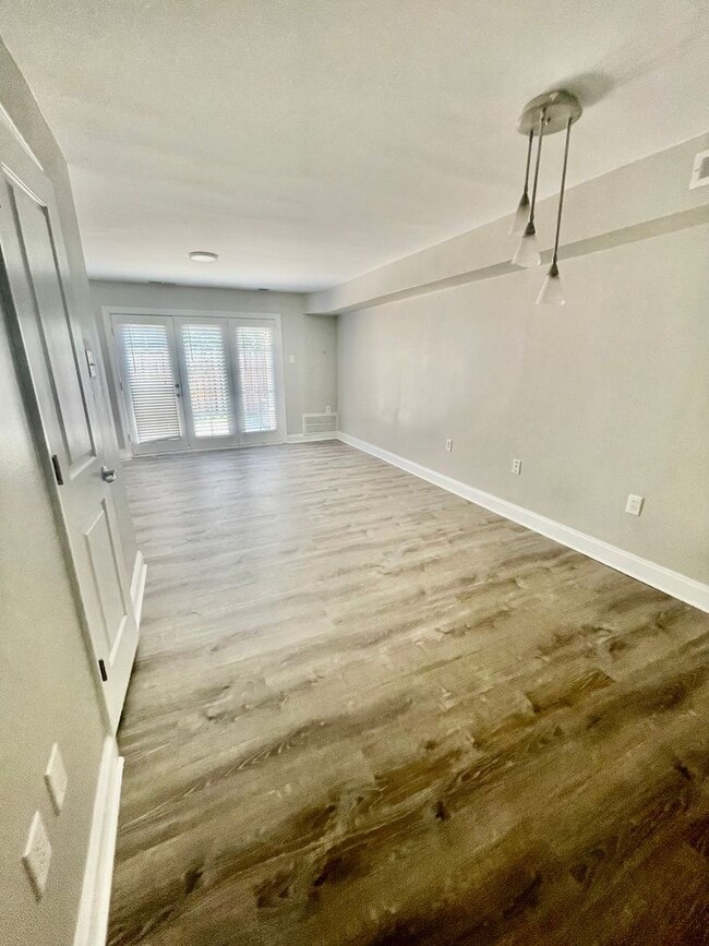 Building Photo - Must see this adorable 2 bedroom 1.5 bath ...