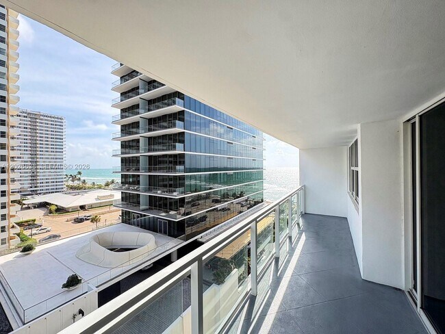 Building Photo - 2030 S Ocean Dr