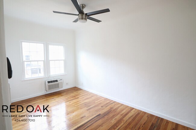 Building Photo - 660 S Cochran Ave