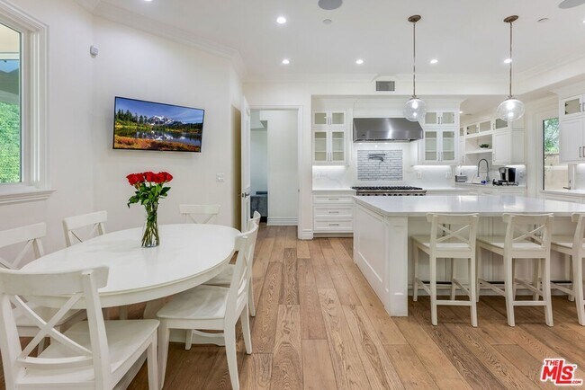 Building Photo - 391 S Saltair Ave