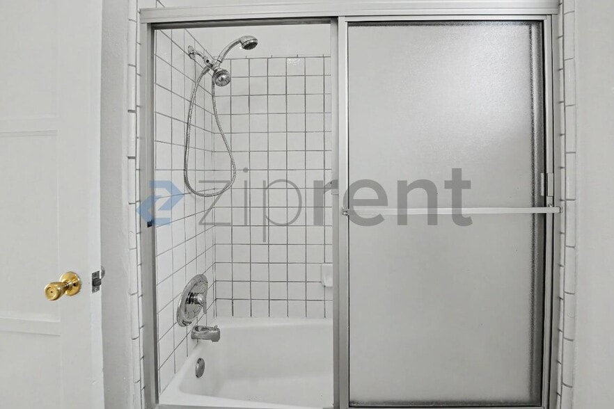 Building Photo - Unit