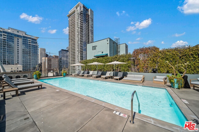 Building Photo - 849 S Broadway