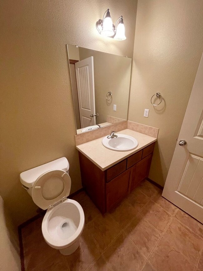 Building Photo - Fantastic Hillsboro Home with Attached Gar...