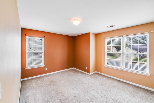 Building Photo - Enjoy Riverfront Living! Spacious 4-Bedroo...