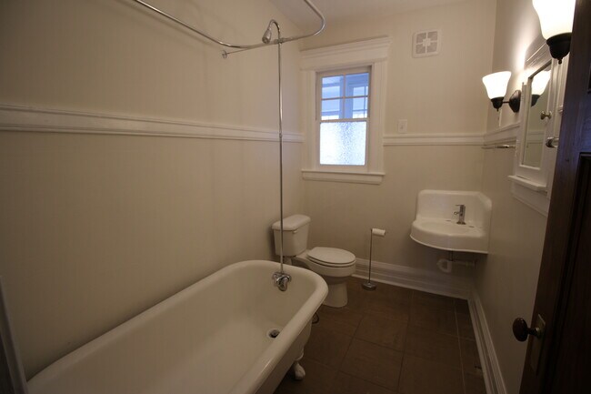 Building Photo - 639 Park Avenue Apt #3