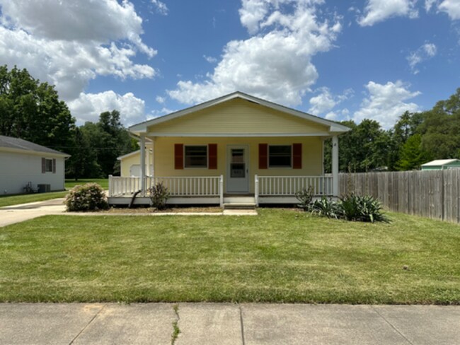 Building Photo - 501 S Apple Rd