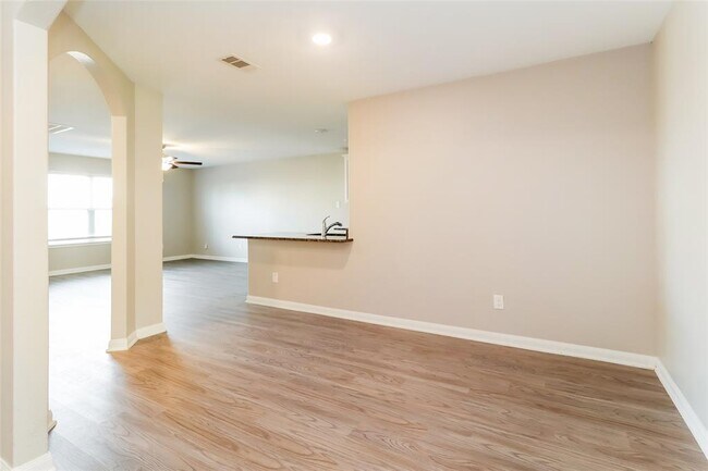 Building Photo - 23014 Bellini Dr