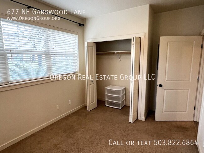 Building Photo - 677 NE Garswood Ln