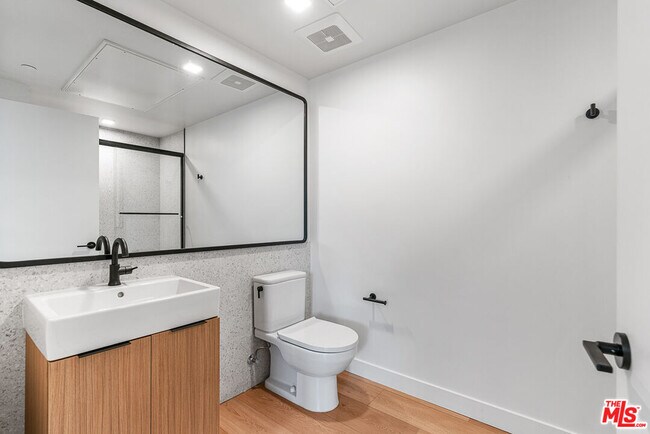 Building Photo - 3688 Overland Ave