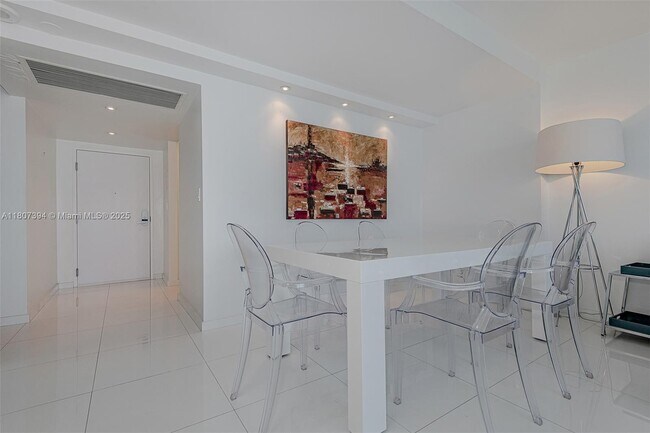 Building Photo - 2301 Collins Ave