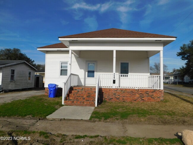 Primary Photo - 719 Cedar St