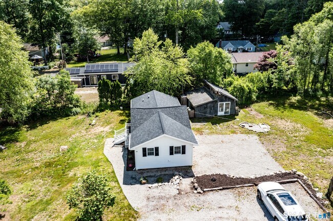 Building Photo - 115 Shore Dr