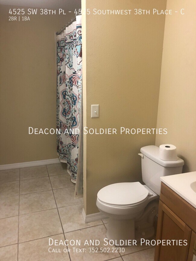 Building Photo - 4525 SW 38th Pl